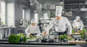 Forniture professionali per la ristorazione: guida alla scelta delle attrezzature essenziali