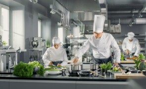 Forniture professionali per la ristorazione: guida alla scelta delle attrezzature essenziali