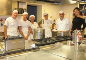 Arredamento inox per ristoranti: come progettare una cucina più veloce, ordinata e “a prova di servizio” con scelte tecniche intelligenti