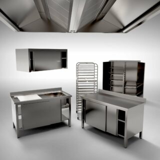 Arredi inox per cucine industriali: la cucina come un aeroporto (corsie, gate e flussi) per produrre tanto e senza caos